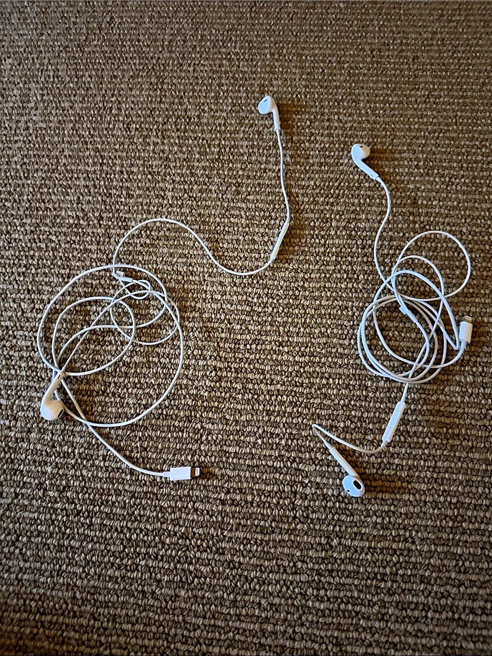 Apple EarPods with Lightning Connector White Wired Earbuds
